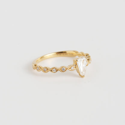 Shild Diamond Leaf Ring